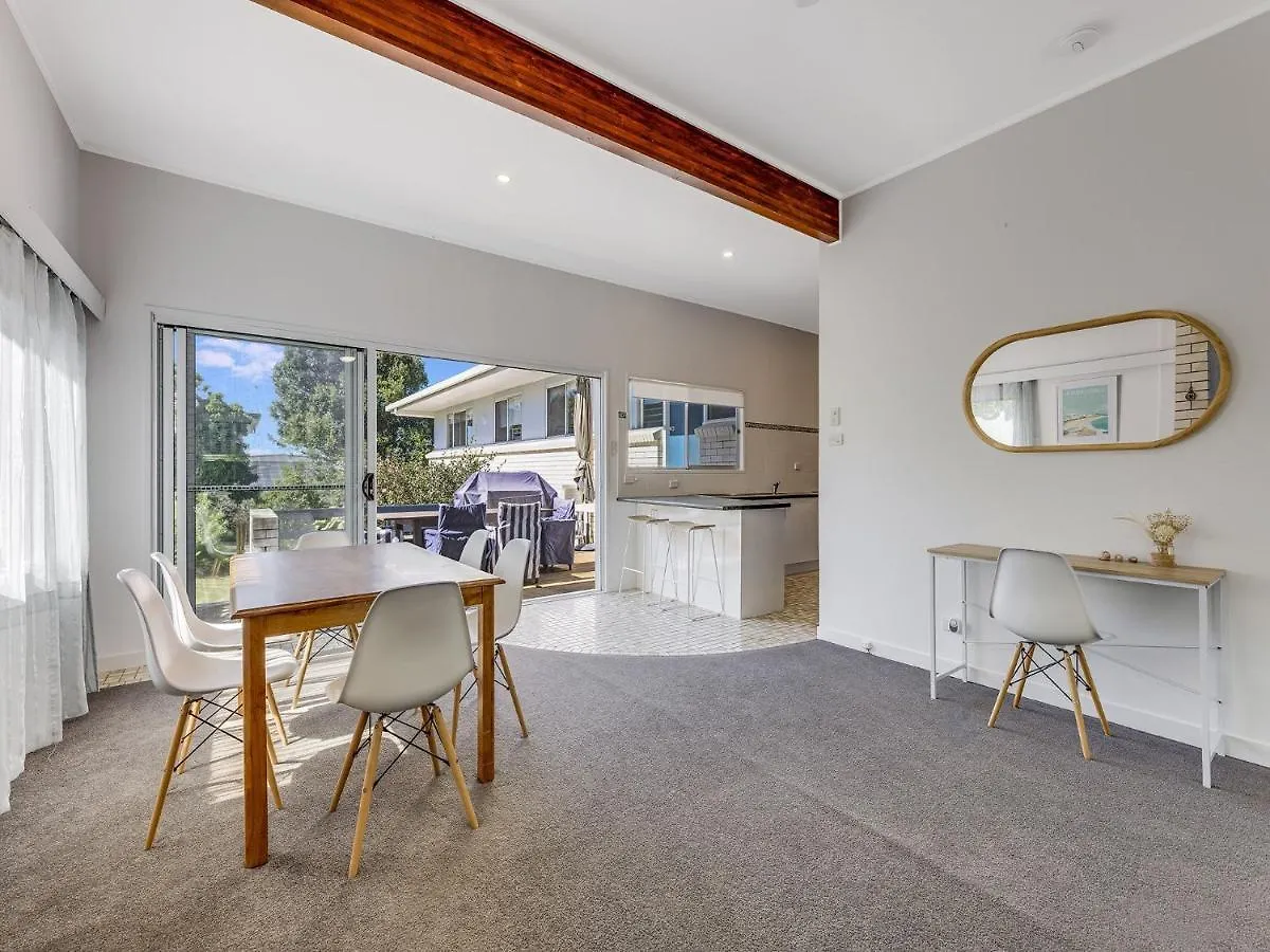 25 Oleander Avenue Shelly Beach Qld Caloundra Holiday home